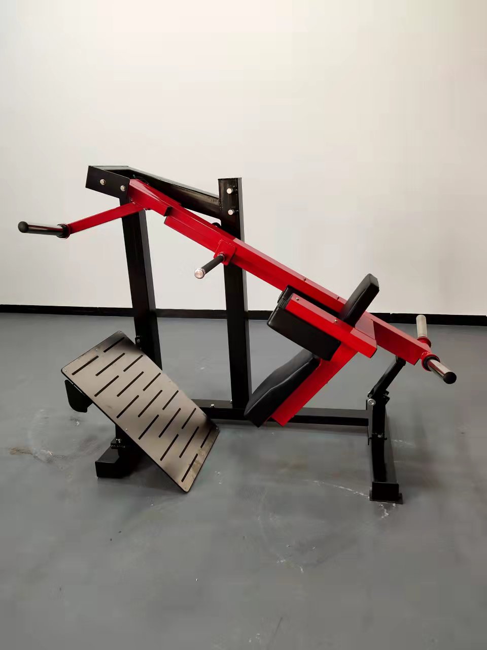 Gym Commercial Fitness Leg Exe – Vertical Leg Press recenzja i cena